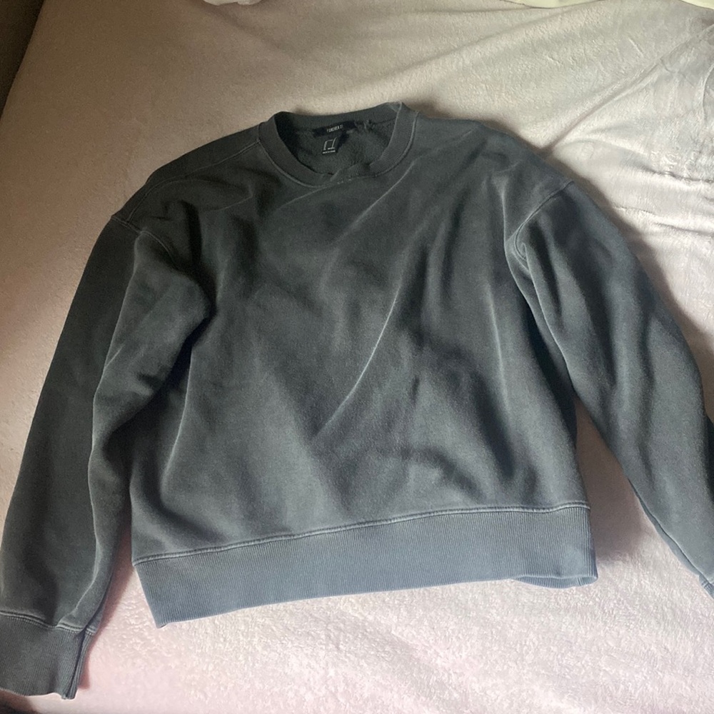 Forever 21 dark gray crewneck sweatshirt